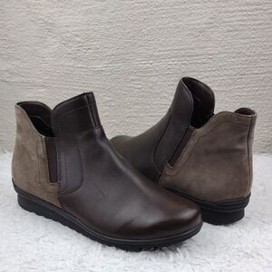 Aravon Josie Brown Leather Nubuck Contrast Upper Round Toe Side Zip Ankle Bootie